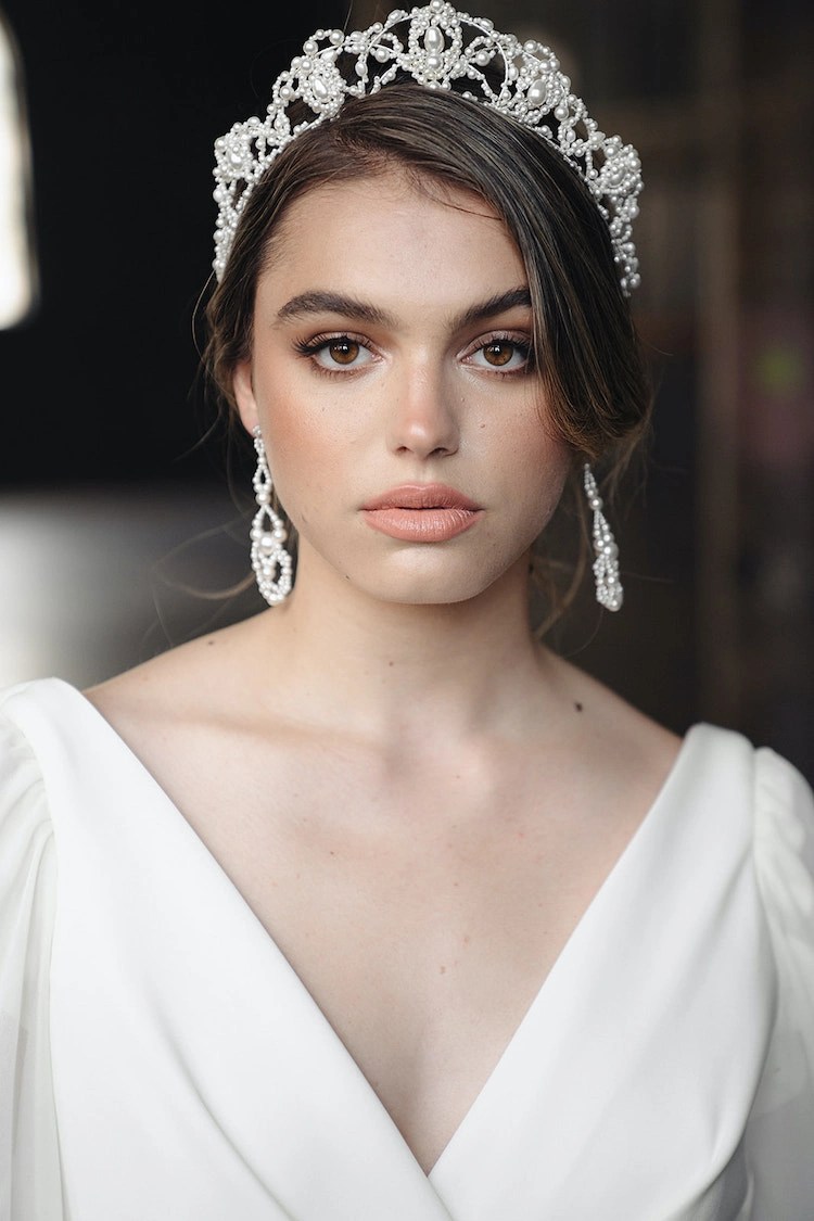 How to choose bridal earrings to suit your neckline
